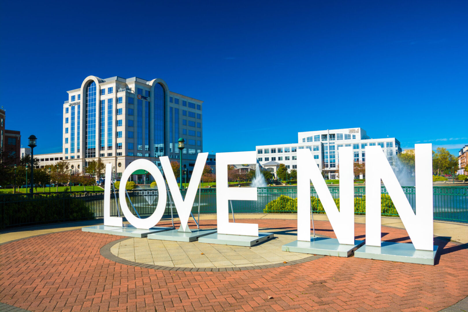 A large sign that says " lovenny ".